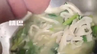 大学生在自制视频中深喉和中出