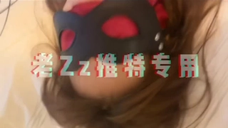 成熟的业余爱好者吸吮运动员并在她的脸上射精