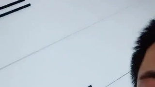 眼镜哥与大学女友的自拍~精緻脸蛋操了半天还是软趴趴~