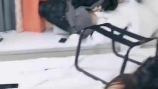 【日韩精选】用手指玩弄刚来完大姨妈的少女，潮喷