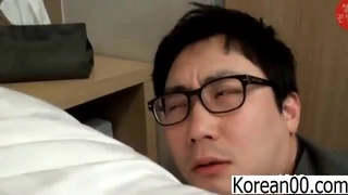 妻子和丈夫的朋友享受硬核性爱