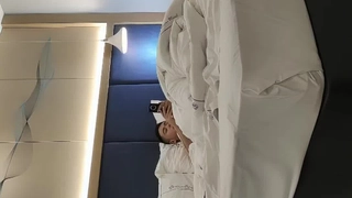 19岁小可爱甜甜 ：快点摸一下，我屄屄好痒，啊啊啊快，我要我要，你是不是男人，我屄都痒了你还不快来干