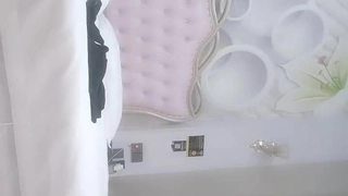易结婚礼亲妈的闺蜜教师骚母狗