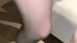 客房服務竟遇到變態房客，各種姿勢瘋狂抽插..中出內射...再也不敢上班了..