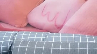 橡胶假逼不行的，还是玩我的骚逼