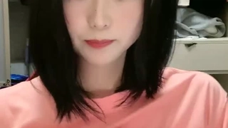 在这个大学宿舍视频中,肮脏的谈话和激烈的性爱