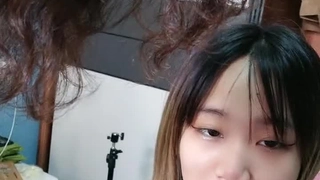 露脸红黑高跟鞋黑丝模特