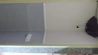 女友用热辣的自制视频报复她的出轨男人
