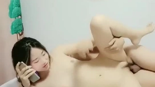诺宝无敌：我性瘾啦，想要的时候震动棒没电了我靠，只能换跳蛋，塞进屄里，震得高潮脸上神奇很是享受！