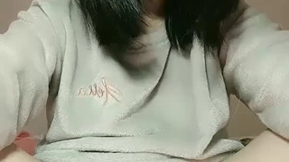 极品白虎女大学生在知名酒店玩3P